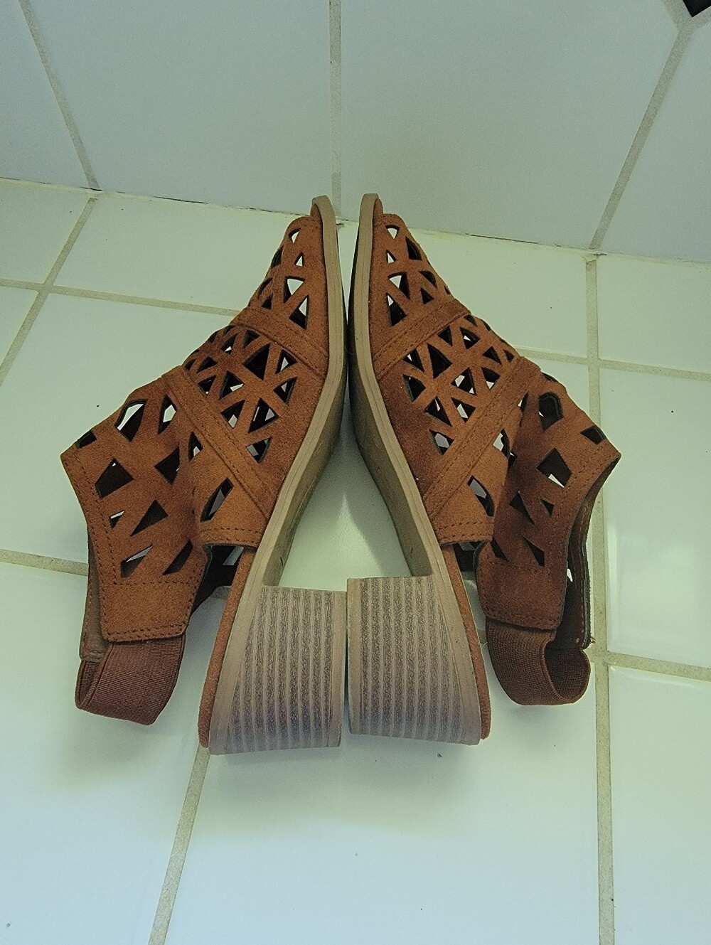 Diba Rust/Brown Cutout Sandals - Stylish Open-Toe Comfort - Picture 5 of 7